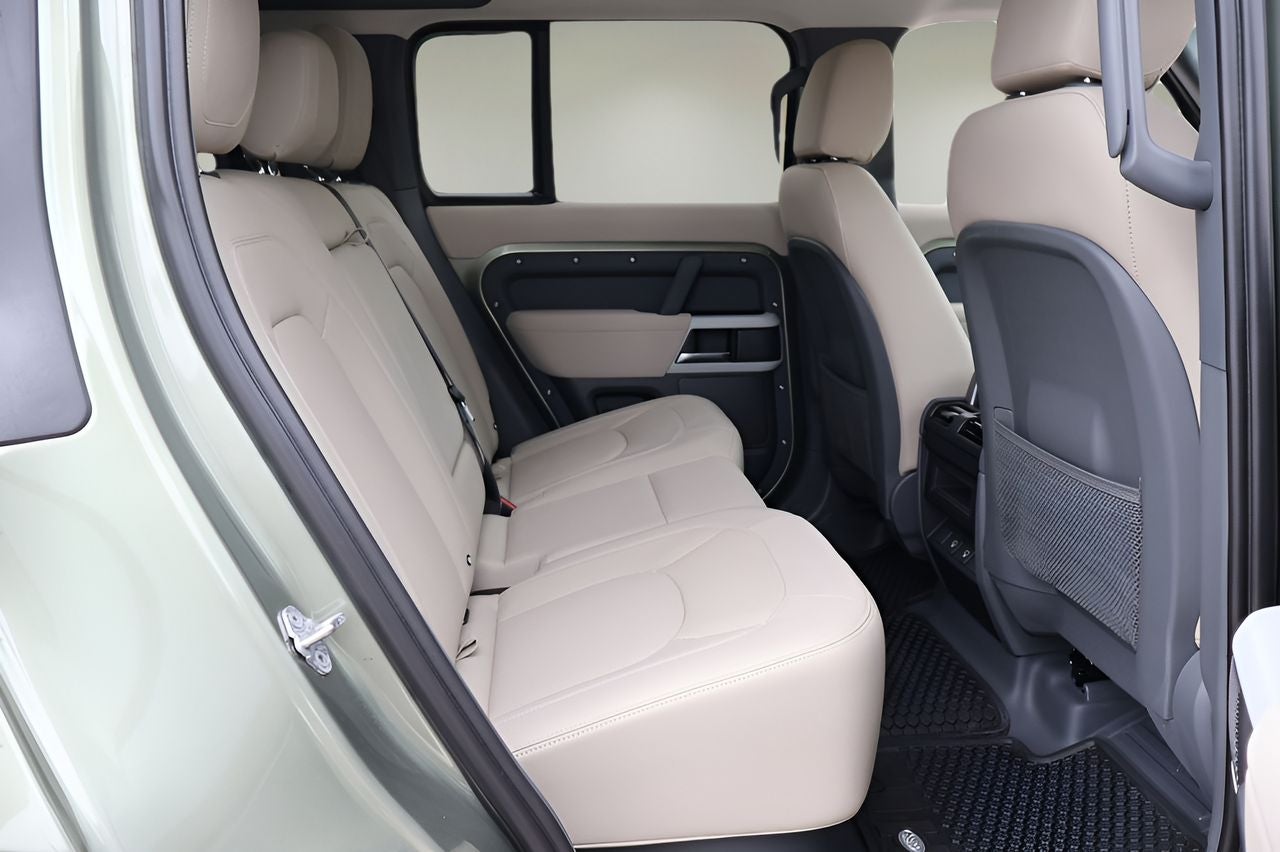 2023 Land Rover Defender 110 SE