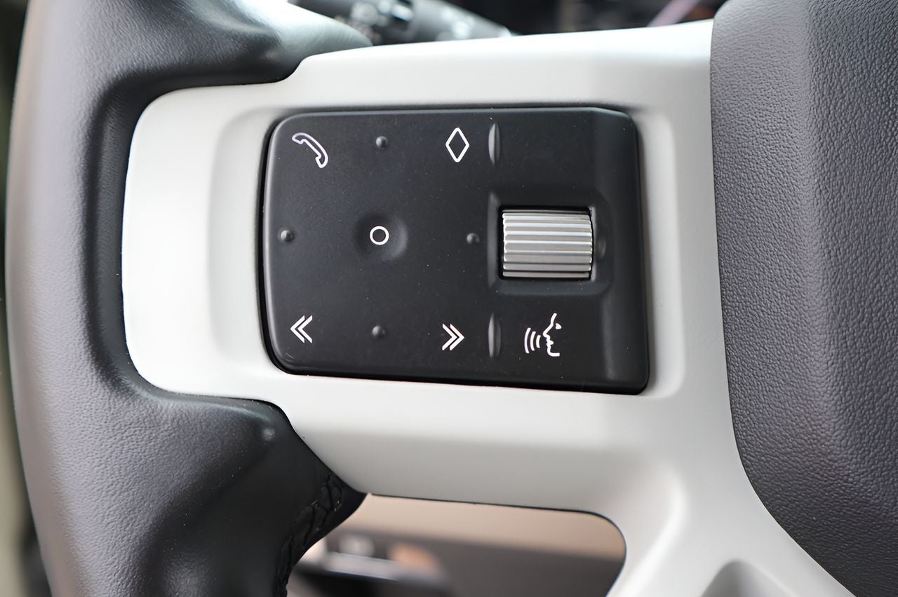 2023 Land Rover Defender 110 SE