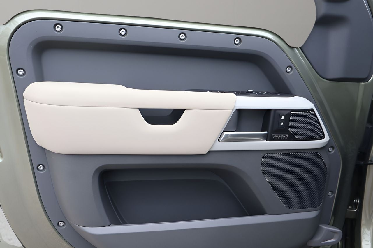 2023 Land Rover Defender 110 SE
