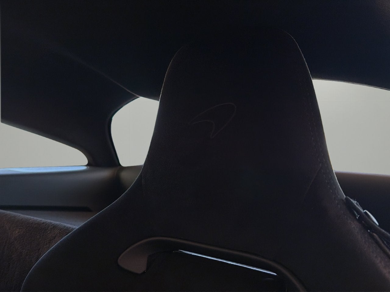 2023 McLaren Artura Base