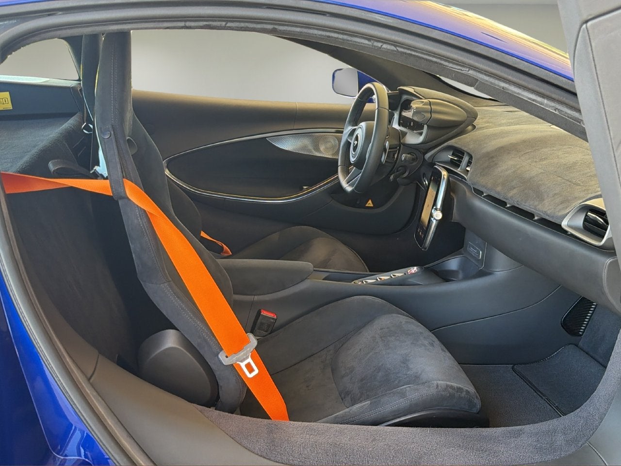 2023 McLaren Artura Base