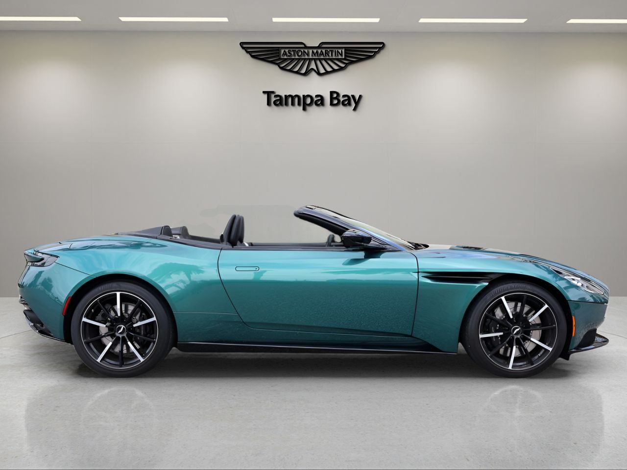 2022 Aston Martin DB11 Volante