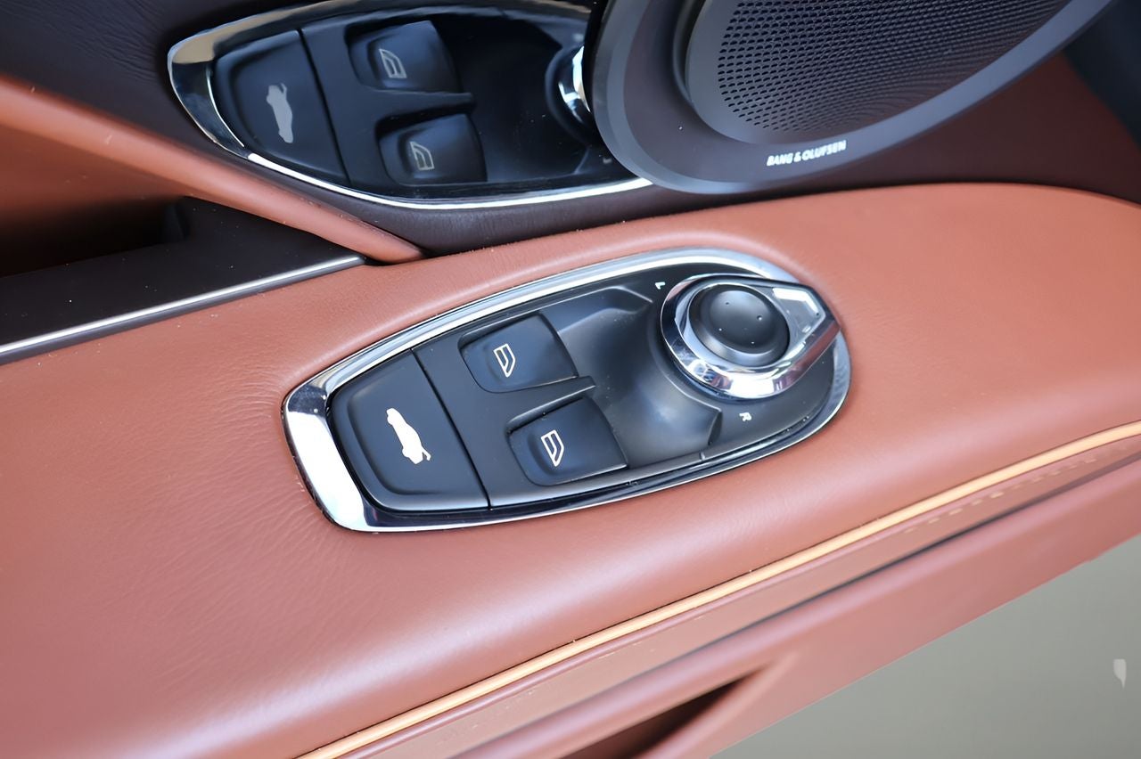 2021 Aston Martin DBS Superleggera