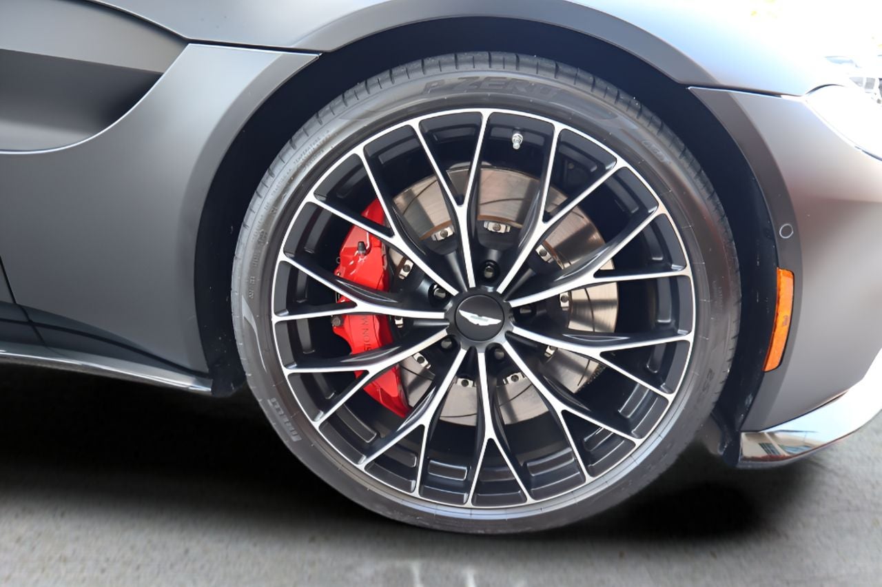 2023 Aston Martin Vantage Base