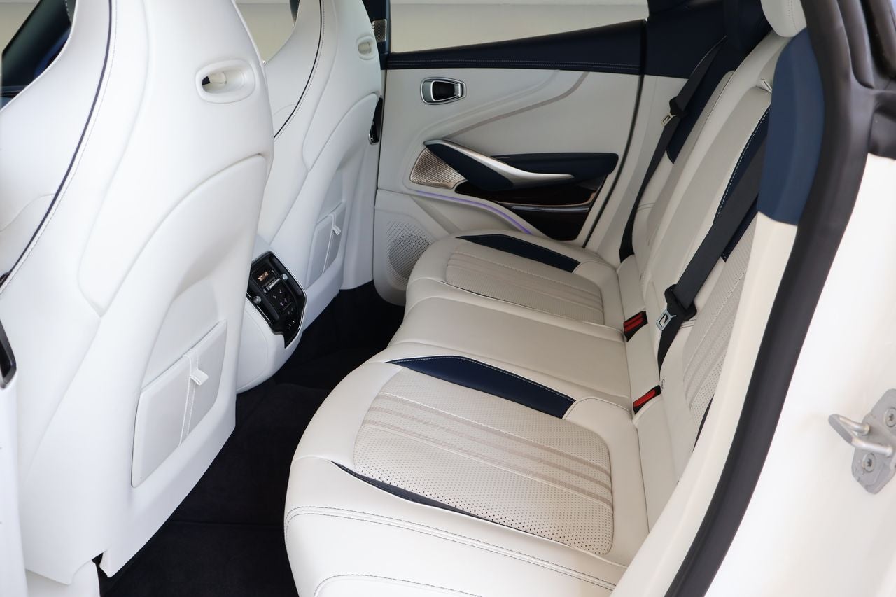 2025 Aston Martin DBX 707