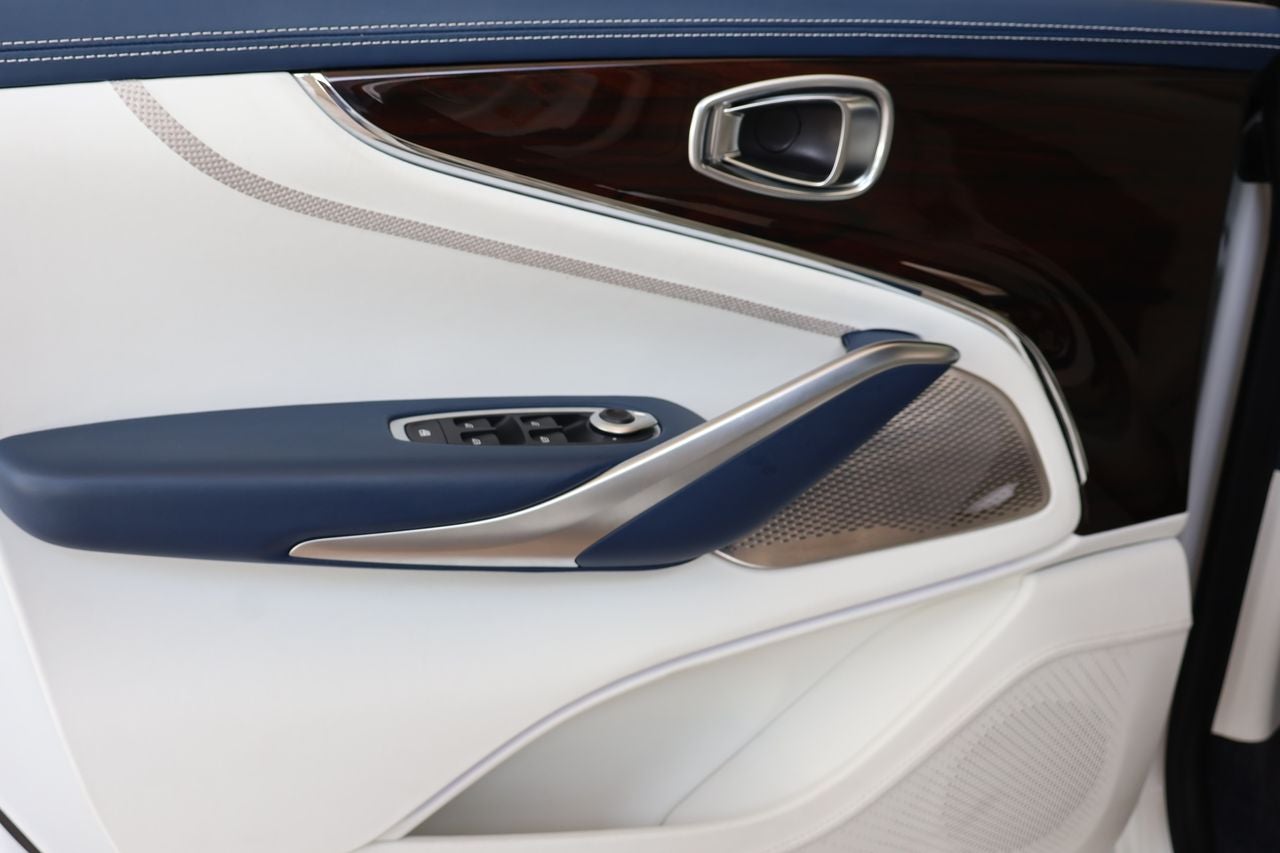 2025 Aston Martin DBX 707