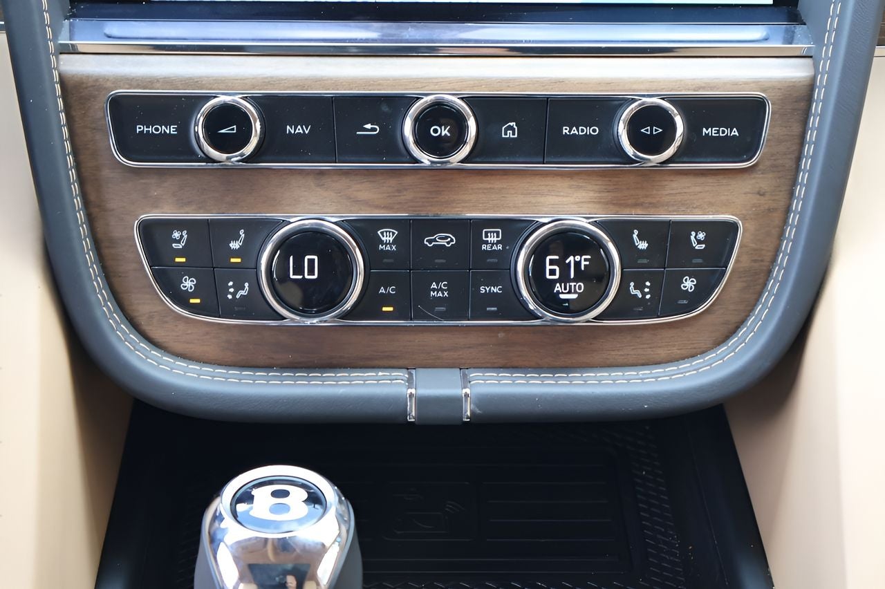 2024 Bentley Bentayga EWB V8