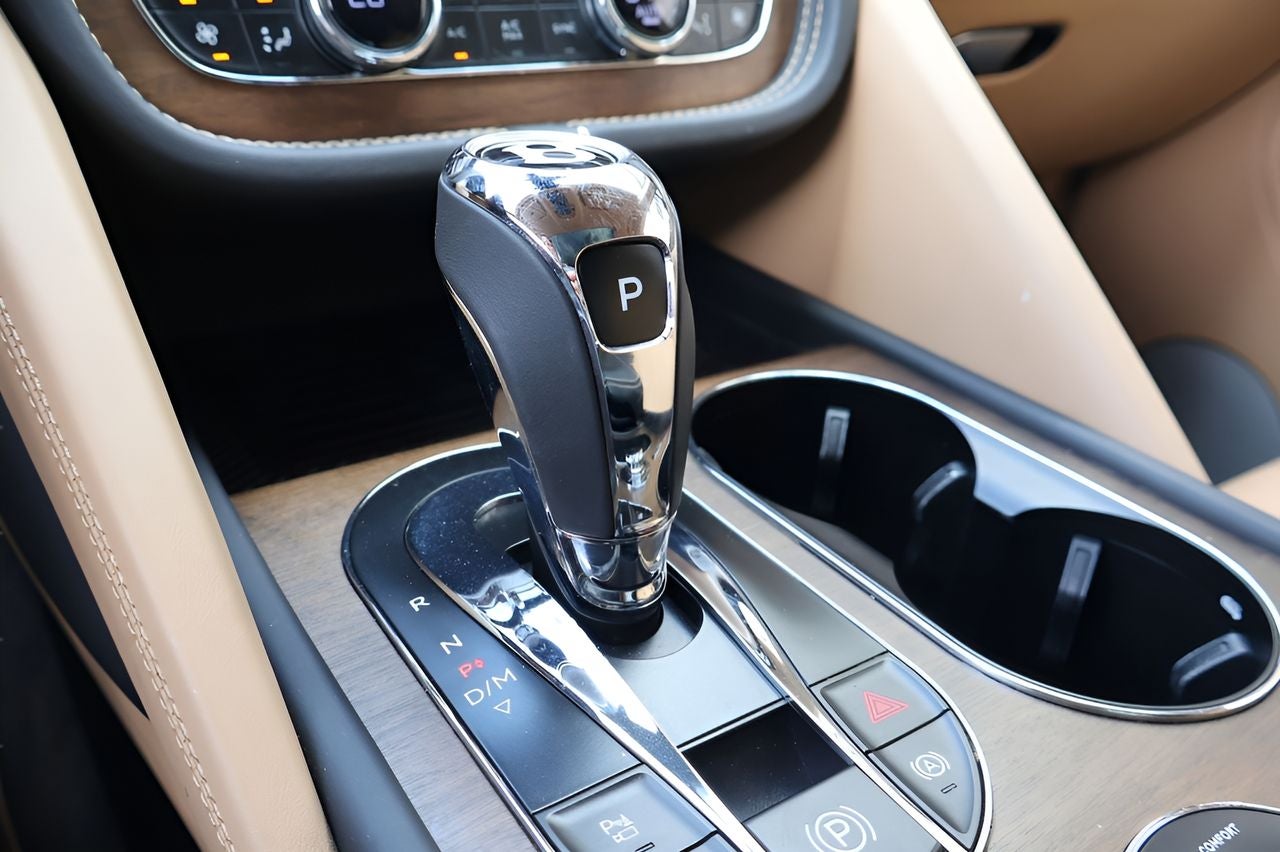 2024 Bentley Bentayga EWB V8