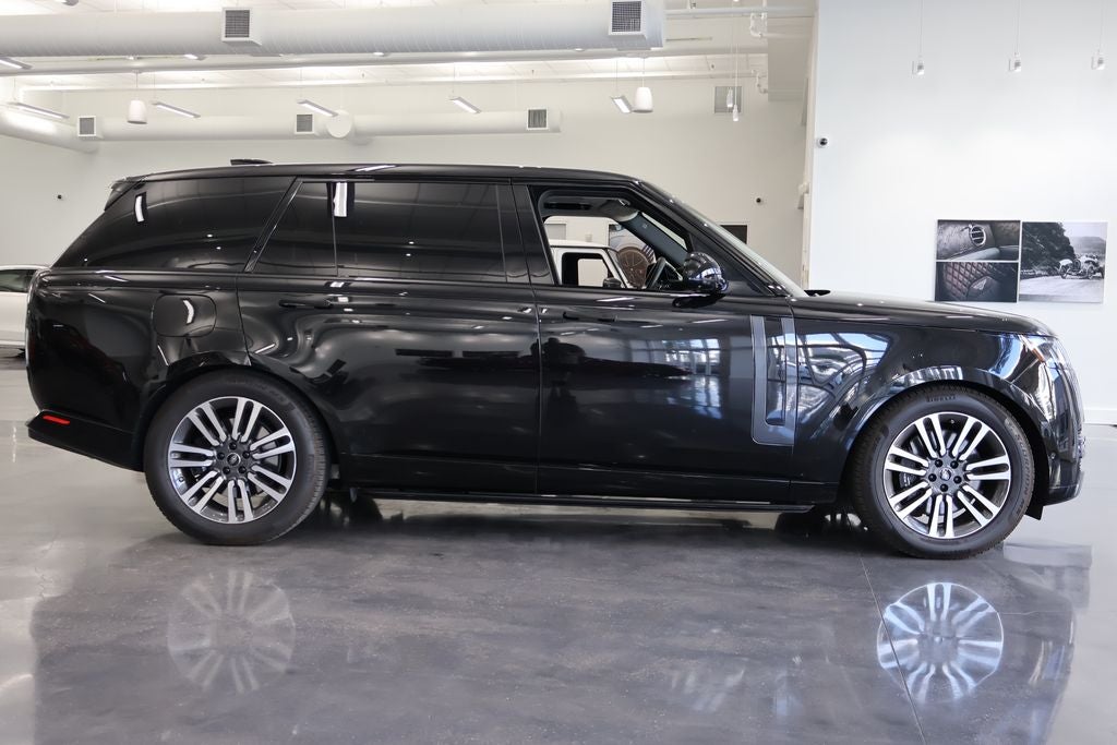 2025 Land Rover Range Rover SE LWB