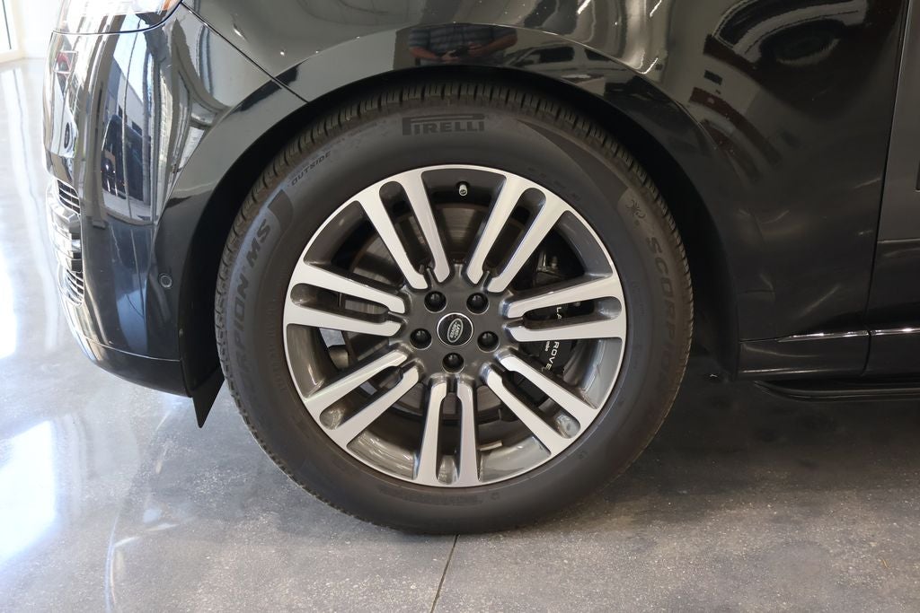 2025 Land Rover Range Rover SE LWB